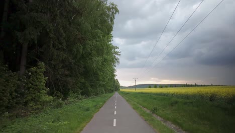 Reisen-In-Abgelegene-Landschaften-Auf-Schmalen-Straßen,-Route-Durch-Mutter-Natur