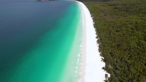 A-4K-drone-view-of-Hyams-Beach,-a-stunning-white-sand-beach-in-Jervis-Bay,-New-South-Wales
