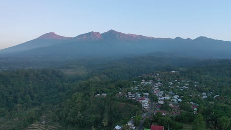 Senaru-Dorf-Am-Berg-Rinjani,-Lombok,-Indonesien