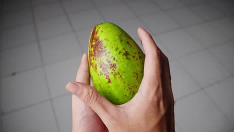 Hands-reveal-avocado's-creamy-flesh-and-seed,-inviting-a-taste-of-its-nutritious-goodness