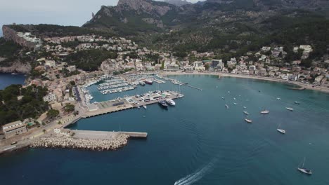 Aerial-Shot-Of-Port-Soller-In-Mallorca,-Spain