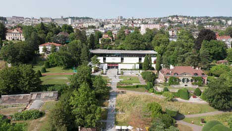 Beautiful-aerial-of-the-Olympic-Museum-in-Lausanne,-Switzerland