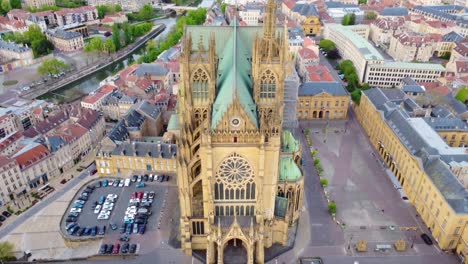Aerial-tilt-viw-of-the-high-Cathédrale-Saint-Étienne-in-the-city-centre-of-Metz
