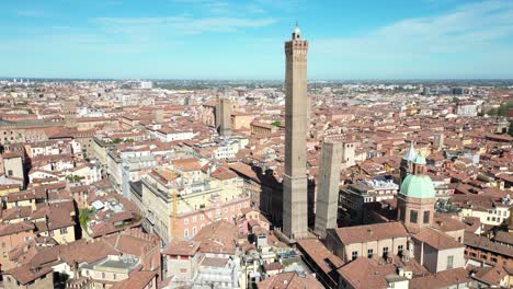 Sanfte-Luftaufnahmen-Des-Historischen-Bologna,-Italien