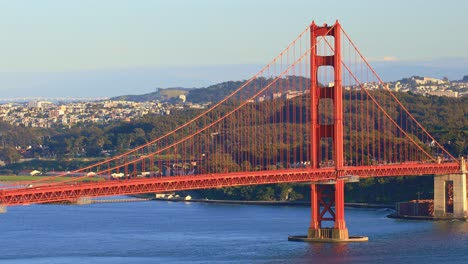 Nahaufnahme-Der-Golden-Gate-Bridge-über-Die-Bucht-Von-Einem-Aussichtspunkt,-San-Francisco,-Kalifornien,-USA