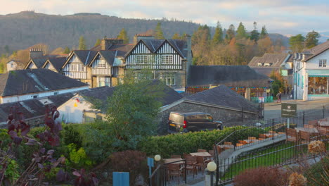 Vista-Del-Distrito-De-La-Aldea-De-Windermere-En-Bowness-on-windermere,-Inglaterra-Durante-La-Mañana