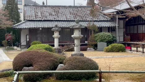 Vista-Panorámica-Fuera-Del-Templo-Genko-an---Templo-Budista-Con-Un-Tranquilo-Jardín-En-Kyoto,-Japón
