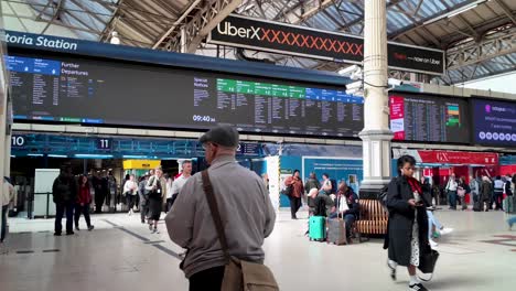 Commuters-Inside-London-Victoria-Station-in-London,-United-Kingdom---Wide-Shot