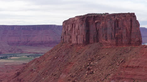Vista-De-Pájaro-Captura-El-área-De-Butte,-Utah---Piedra-Roja,-Estados-Unidos