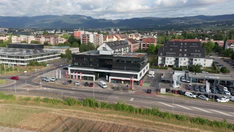 Luftbild-Eines-Bürogebäudes-In-Einem-Gewerbegebiet-In-Der-Schweiz