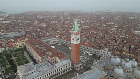 Venecia-Italia-Suave-Inclinación-Hacia-Arriba-Revela-En-Un-Día-Brumoso