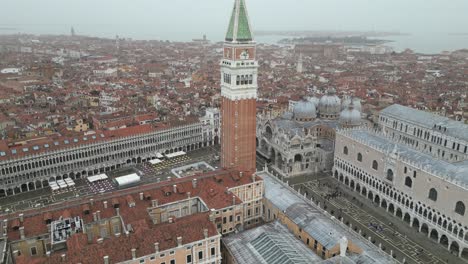 Venedig-Italien-Innenstadt-Voller-Menschen-An-Nebligen-Tag