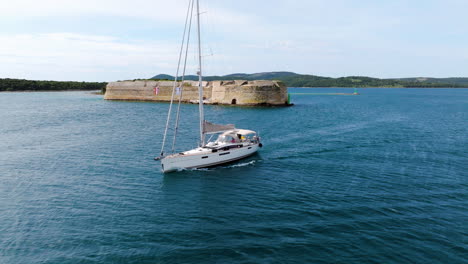 Segelboot-Kreuzfahrt-In-Der-Nähe-Von-St.