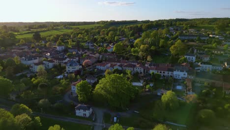 Pueblo-De-Saint-Victurnien,-Departamento-De-Haute-Vienne,-Francia