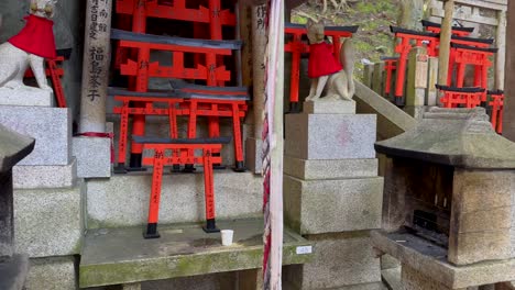 Santuario-Del-Arco-Naranja-En-Fushimi-Inari-Taisha-Kyoto-Japón