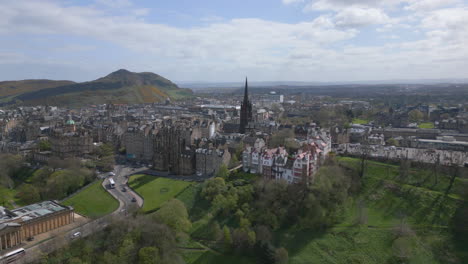 Establishing-Aerial-Cityscape-of-Edinburgh-City,-Drone-Dolly-In,-Sunny