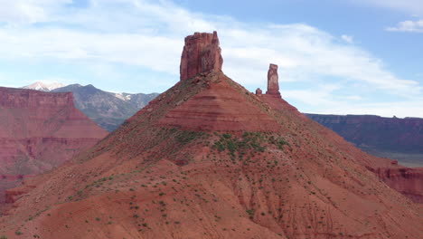 Red-Rocks-Denkmalturm-In-Mesa,-Utah,-USA