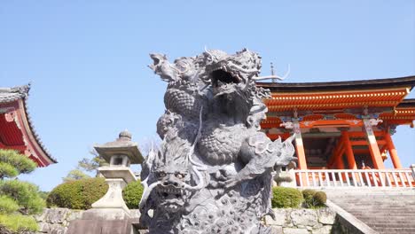 Statue-of-blue-dragon-Seiryuu-in-front-of-West-Gate-of-Kiyomizu-dera-Temple