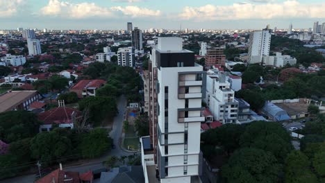 Vistas-Aéreas-De-Un-Barrio-Bullicioso