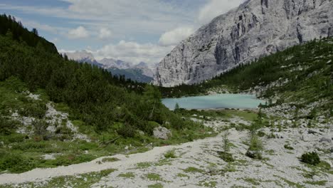 Epic-tracking-parallax-drone-shot-revealing-lake-lago-Sorapis-in-the-dolomite-alps-mountains-near-Cortina,-Italy
