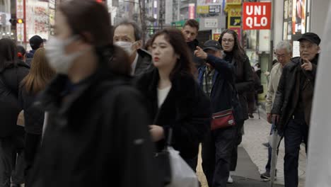 Shinjuku-Busy-Pedestrian-Sidewalk,-People-in-hurry,-Tokyo-Japan