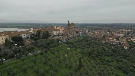 Imágenes-Diurnas-De-Drones-De-La-Arquitectura-Antigua-De-Cortona.-Italia