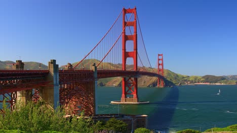 Golden-Gate-Bridge-from-Vista-Point-South-Viewpoint-with-Blue-Skies,-Famous-Landmark-in-San-Francisco,-California,-USA