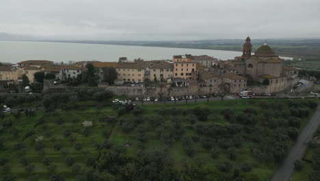 Drohnenerkundung-Der-Historischen-Wahrzeichen-Von-Cortona.-Italien