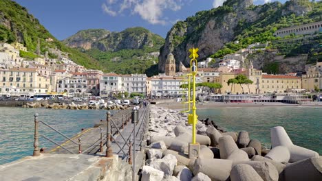 Panoramic-view-of-the-town-of-Amalfi,-with-the-Amalfi-Cathedral-in-the-centre-also-called-Saint-Andrew's-Cathedral,-zoom-out-move