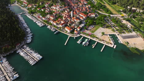 Marina-At-The-Rivermouth-Of-Krka-At-Skradin-Town-In-Krka-National-Park,-Croatia