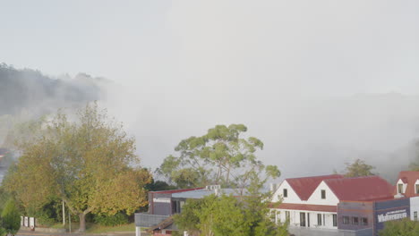 El-Vapor-Geotérmico-Llena-El-Aire-En-Rotorua,-Nueva-Zelanda