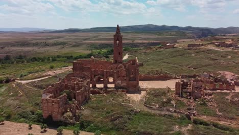 Ruinen-Der-Alten-Stadt-Belchite-In-Saragossa,-Spanien-Unter-Einem-Strahlend-Blauen-Himmel