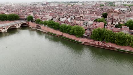 Luftaufnahme-Der-Pont-Neuf-Und-Des-Flusses-Garonne-In-Toulouse,-Frankreich