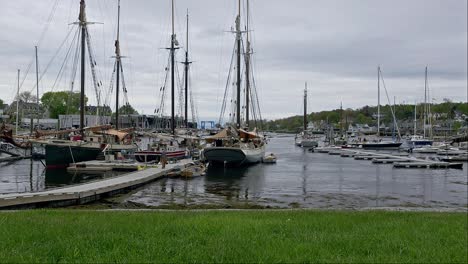 Waterfront-in-Camden-Maine-with-large-ships-and-grass-in-the-foreground