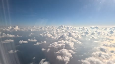 Vista-Aérea-Del-Amanecer-A-Través-De-La-Ventana-Del-Avión-Por-La-Mañana