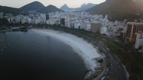 Luftbild-Hyperlapse-Und-Zeitraffer-Der-Botafogo-Bucht-In-Rio-De-Janeiro,-Brasilien-Während-Des-Sonnenuntergangs