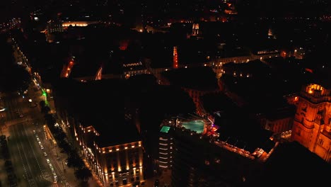 Luftaufnahme-Der-Kathedrale-Von-Málaga-Bei-Nacht-In-Andalusien,-Spanien