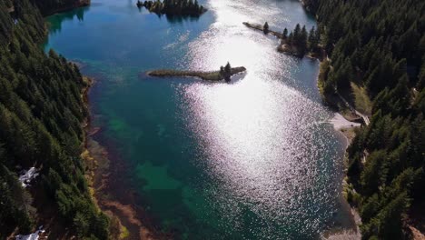 Beautiful-shot-Flying-over-Gold-Creek-Pond-surrounded-by-evergreen-forest-in-Washington-State