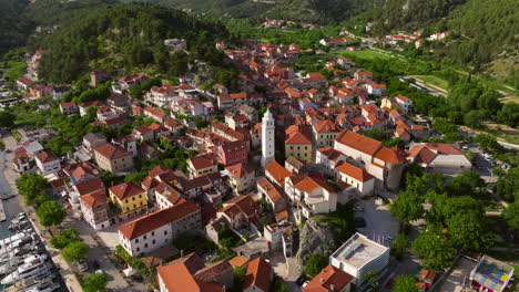 Ciudad-De-Skradin-En-El-Condado-De-Šibenik-Knin,-Cerca-Del-Río-Krka,-En-Croacia,-Europa