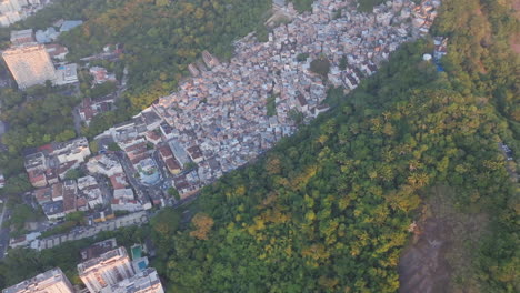 Imágenes-Aéreas-De-La-Madrugada-De-La-Favela-Doña-Marta-En-Río-De-Janeiro