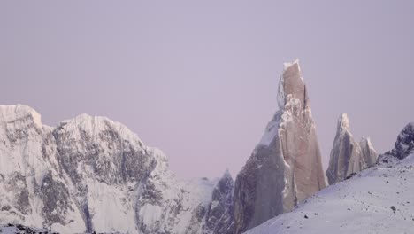 Snowy-Cerro-Torre-peak-at-dawn-against-a-pastel-sky-in-Patagonia,-Argentina