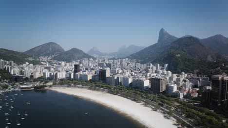 Luftbild-Hyperlapse-Und-Zeitraffer-Der-Botafogo-Bucht-Und-Des-Strandes-In-Rio-De-Janeiro,-Brasilien