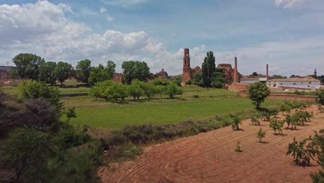 Ruins-of-Old-Belchite-Town-in-Zaragoza,-Spain-on-a-sunny-day-with-lush-greenery