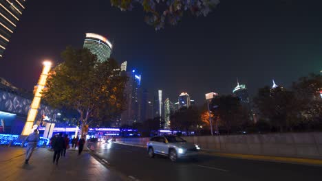 Verkehr-In-Der-Innenstadt-Von-Shanghai-Geschäftsviertel-Bei-Nacht,-China