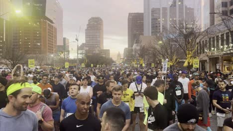 Marathon-Runners-Prepare-to-Race-in-front-of-the-Capital-Building