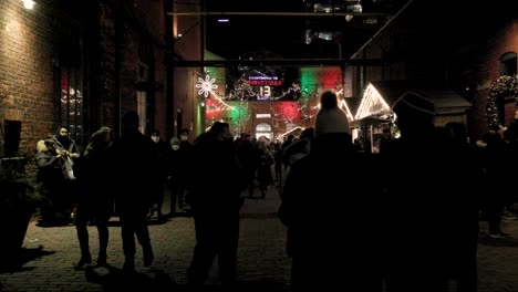 Toronto-Christmas-Market-During-COVID-Lockdown,-Busy-people-visiting-shops-with-Countdown-through-bust-street