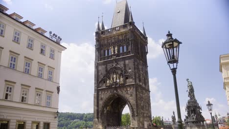 Torre-De-La-Puerta-Del-Puente-De-Carlos,-Praga,-República-Checa