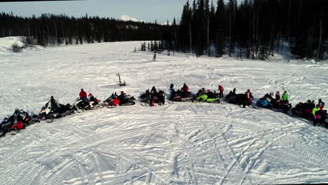 Paseo-En-Máquina-De-Nieve-Para-Mujeres-De-Alaska-Para-La-Investigación-Del-Cáncer