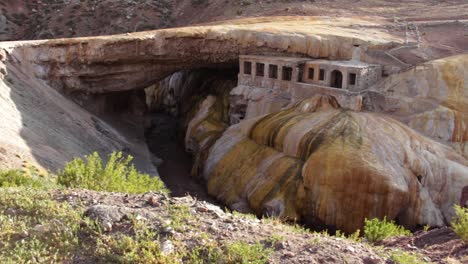 Puente-del-Inca-or-Inca-Bridge-Tourist-Attraction-in-Cordillera-de-los-Andes,-Argentina