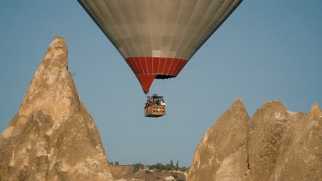 HOT-AIR-BALLOON-IS-TRAVELING-BETWEEN-THE-FAIRY-CHIMNEYS